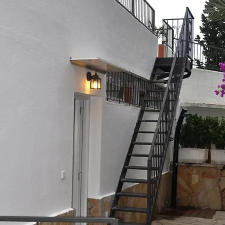 וילה For Rent In